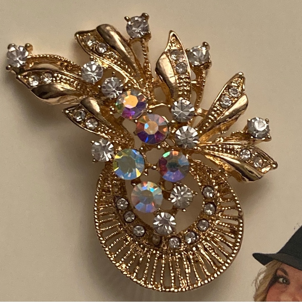 Rhinestone and Gold Tone Fan Pin NWT